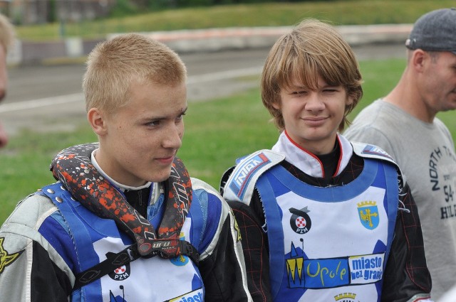 Wychowankowie Kolejarza: Michał Kordas (z lewej) i Damian Dróżdż na swój debiut poczekają do piątku