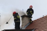 Pożar sadzy w kominie doprowadził do podtrucia dwóch lokatorów domu w powiecie mogileńskim