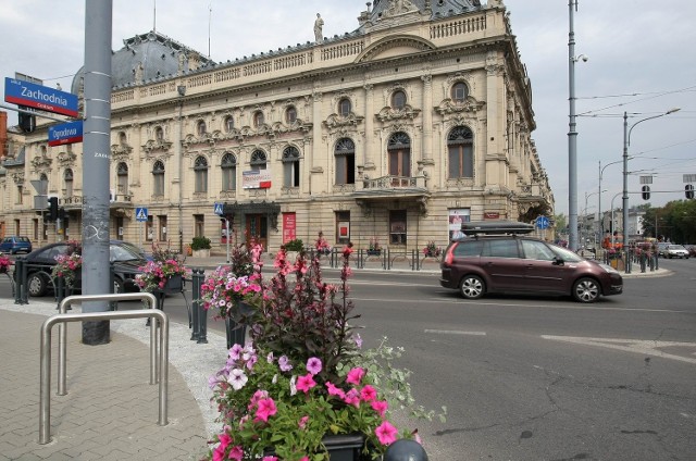 Jest chętny na działkę przy pałacu Izraela PoznańskiegoNa działce u zbiegu ul. Zachodniej i Ogrodowej  naprzeciwko pałacu Poznańskiego były stare kamienice, które zburzono. Teraz ma tam stanąć budynek biurowo-usługowy.