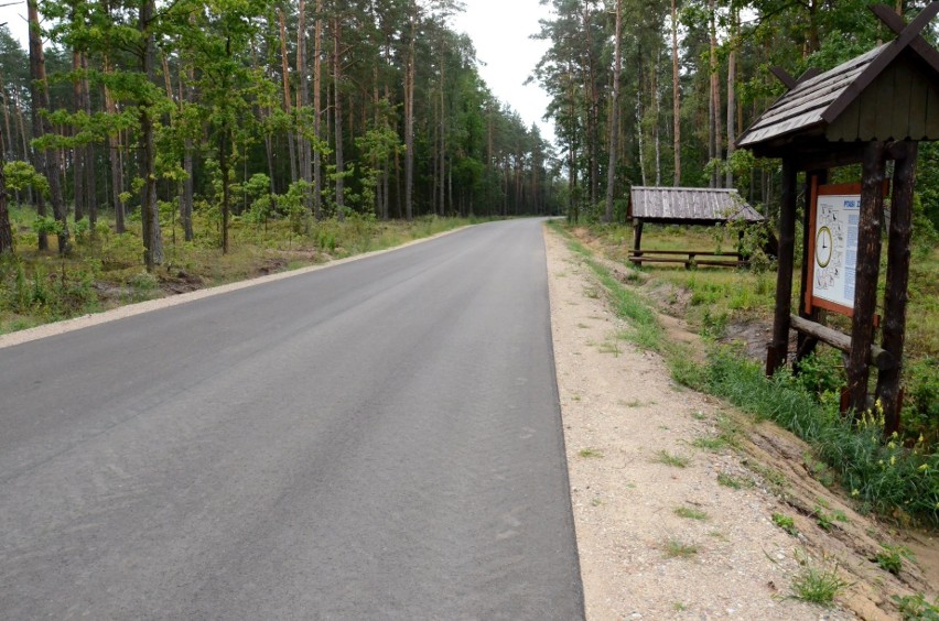 Kadzidło. Gmina podsumowuje inwestycje realizowane wspólnie z powiatem. W Kadzidle, Jazgarce, Piaseczni, Wachu. 27.08.2020. Zdjęcia