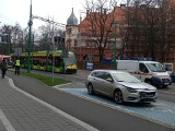 MPK Poznań: Wypadek samochodu i tramwaju na skrzyżowaniu Grunwaldzkiej i Śniadeckich [ZDJĘCIA]