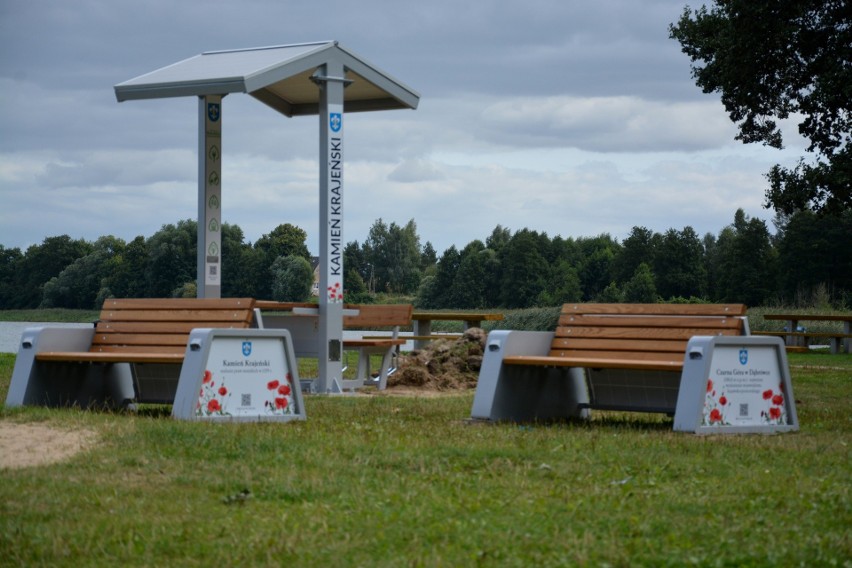 Tak teraz wygląda na plaży przy jeziorze Mochel w Kamieniu....