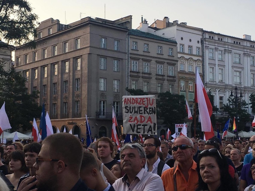 Kraków. Wielki protest na Rynku Głównym w obronie sądów