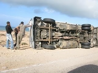 Wywrotka na drodze w Maroku