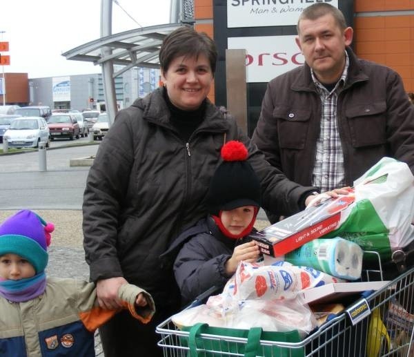 Sylwia Rychlica z rodzina wybrała się na zakupy jeszcze w sobotę przed południem. Dobrze zrobiła.