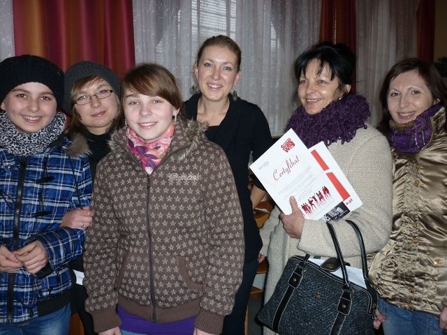Wolontariuszki wraz z opiekunkami w Domu Pomocy Społecznej w Mokrzyszowie.