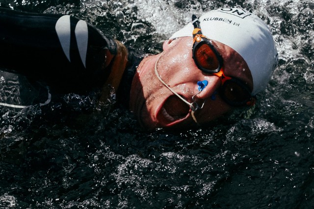 Ponad trzy tysiące zawodniczek i zawodników, kilkanaście tysięcy kibiców - za nami  3. edycja zawodów Enea Bydgoszcz Triathlon.To jedna z największych sportowych imprez masowych, rozgrywanych w centrum Bydgoszczy. Z udziałem zawodników nie tylko z całego naszego regionu, ale też z różnych zakątków kraju. Wszystkich łączyło nie tylko zamiłowanie do sportu, ale przede wszystkim żelazna kondycja. W sobotę i w niedzielę do pokonania były wyznaczone dystanse, które trzeba było pokonać w wodzie, na rowerze i biegiem. To wyzwanie tylko dla wytrwałych. Sukcesem była więc meta - niezależnie od osiągniętego czasu i zajętego miejsca.