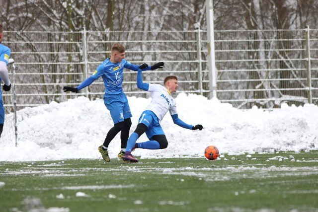 21.01.2023. Sparing Ruchu Chorzów ze Skrą Częstochowa w zimowej aurze.