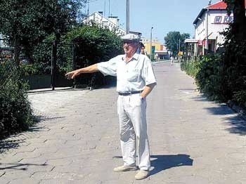 Tadeusz Packo pokazuje bezpańską ulicę