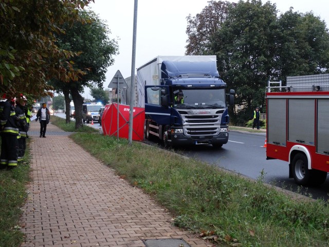 Przy ulicy Wojska Polskiego w Zwoleniu zginął pieszy potracony przez ciężarówkę.