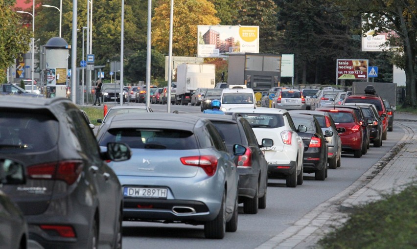 Kolejny biurowiec już gotowy. Jeszcze większe korki na Zwycięskiej? 