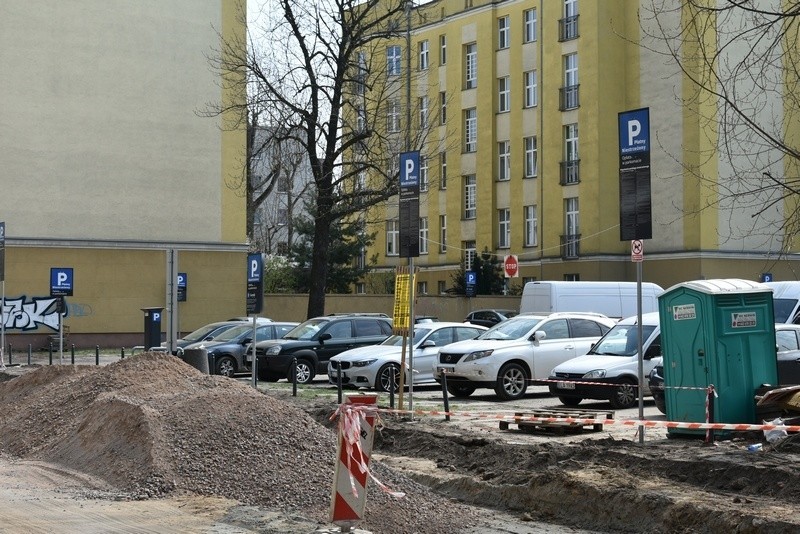 Parking przy ul. Nawrot 3/5 znów działa w takiej samej...