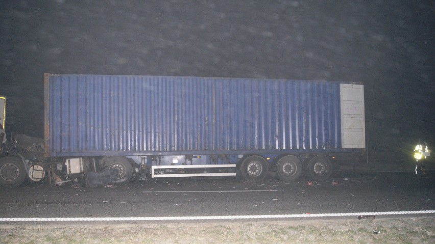 23-letni kierowca ciężarówki ranny w wypadku na autostradzie A1 [zdjęcia]