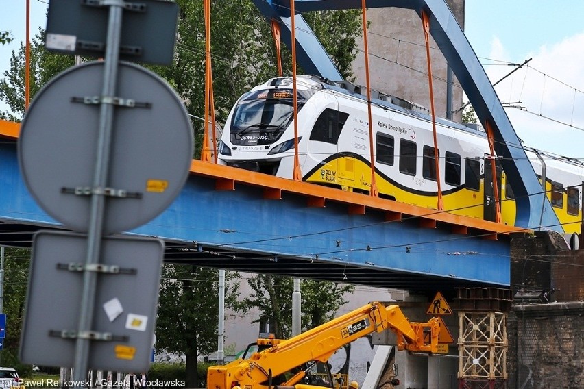 Wrocław: Starego wiaduktu nad Grabiszyńską już nie ma (ZOBACZ ZDJĘCIA, FILMY)