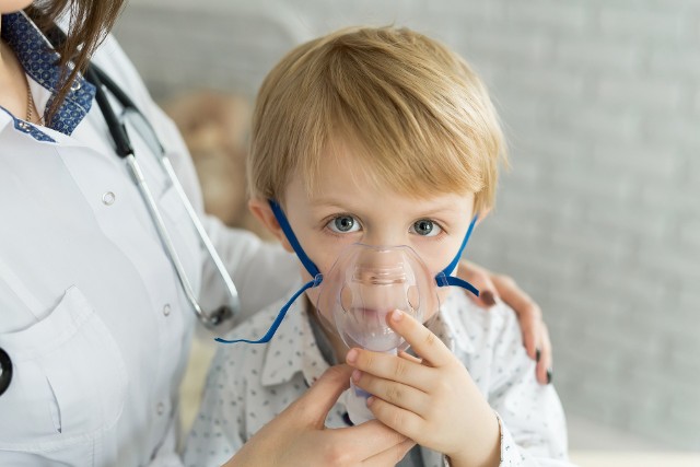 Małe dzieci mają nie w pełni wykształcony układ odpornościowy, dlatego ich reakcja na zakażenia wirusami oddechowymi mogą mieć znacznie cięższy przebieg niż u osób dorosłych.