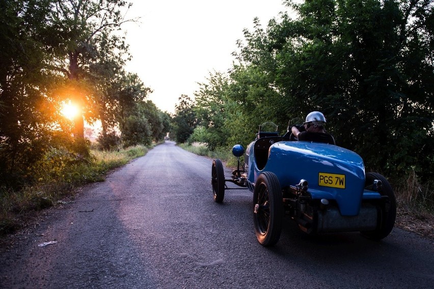 Bugatti T40...