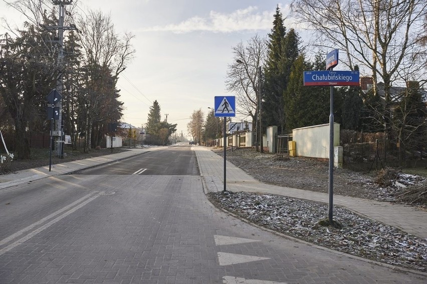 Łódź. Ulica Giewont z asfaltem i chodnikami. Tak wygląda po remoncie. ZDJĘCIA