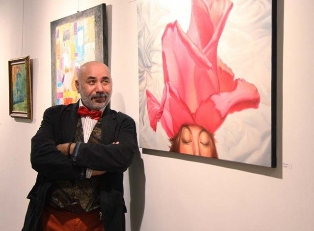 Tigran Vardikyan na wystawie w Walencji zaprezentował ponad 50 prac - obrazy olejne i portrety satyryczne