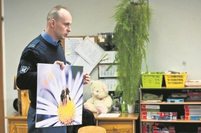 Spotkanie z funkcjonariuszem Aresztu Śledczego w Koszalinie odbyło się w przedszkolu w czwartek. 