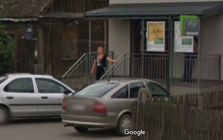 Upolowani przez Google Street View w Radzanowie. Może to Ty jesteś na zdjęciach! Rozpoznasz się?
