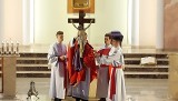 Liturgia Wielkiego Piątku w parafii świętego Kazimierza w Ostrowcu (ZDJĘCIA)