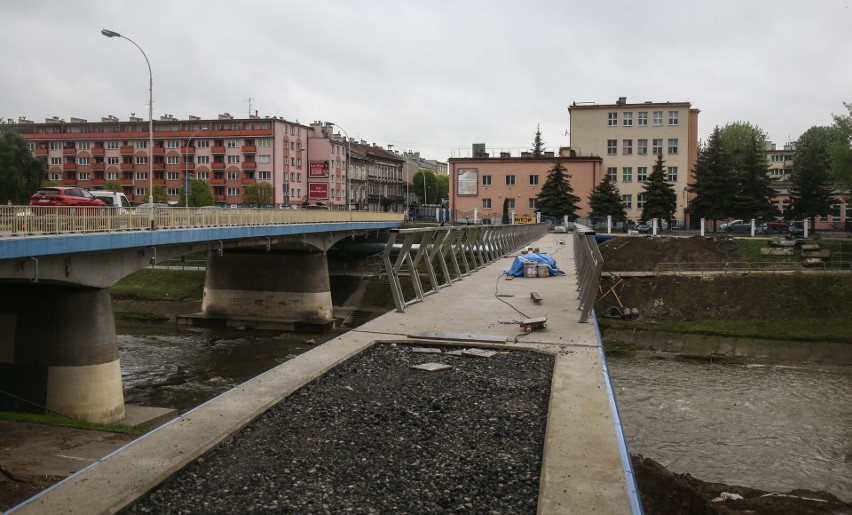 Kładka rowerowa przy moście Lwowskim w Rzeszowie już prawie...