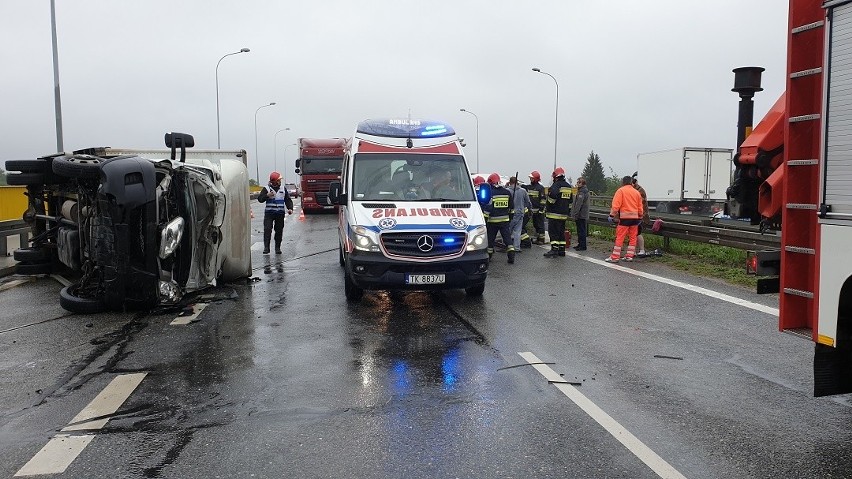 Zderzenie czterech samochodów - dwóch busów i dwóch osobówek w Skarżysku