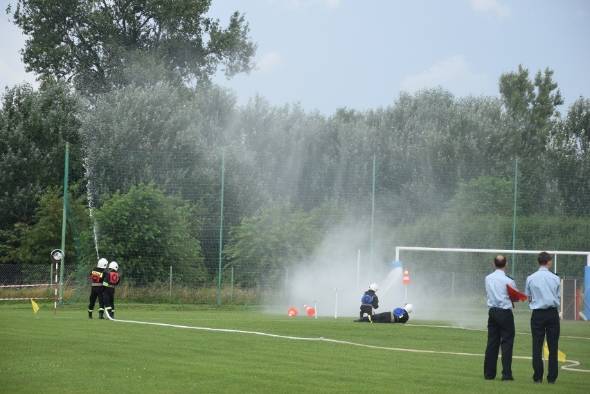 Bosutów i Poskwitów to najlepsze drużyny strażackie w powiecie krakowskim. Zawody sportowo-pożarnicze [ZDJĘCIA]