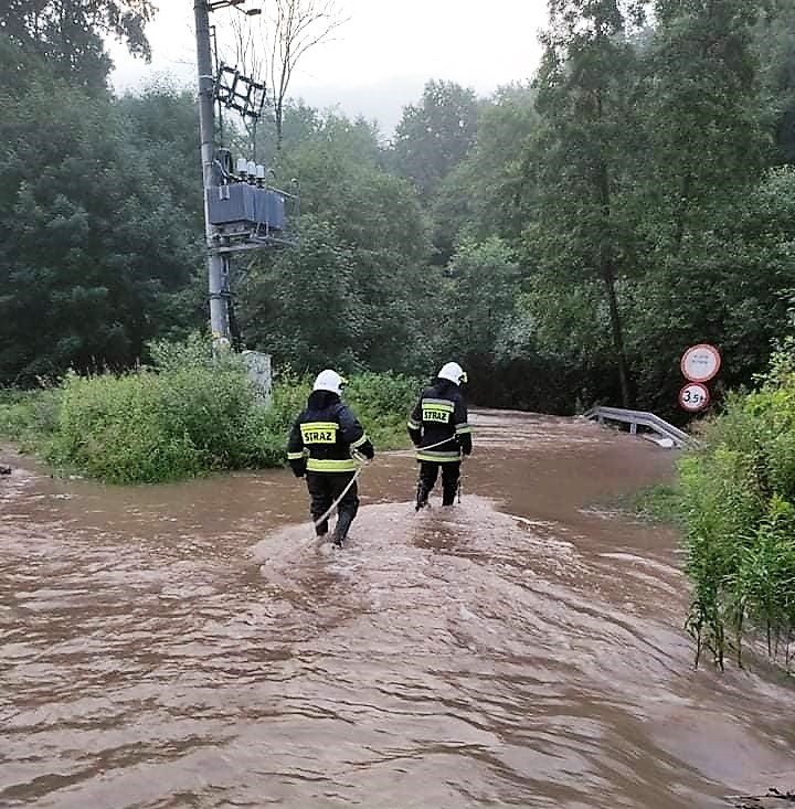 Tak wyglądała droga w Barwałdzie Górnym, we wczesnych...