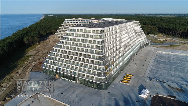Jakie decyzje samorządowe sprawiły, że na dziewiczym odcinku wybrzeża mógł powstać największy obiekt hotelowy w Polsce?
