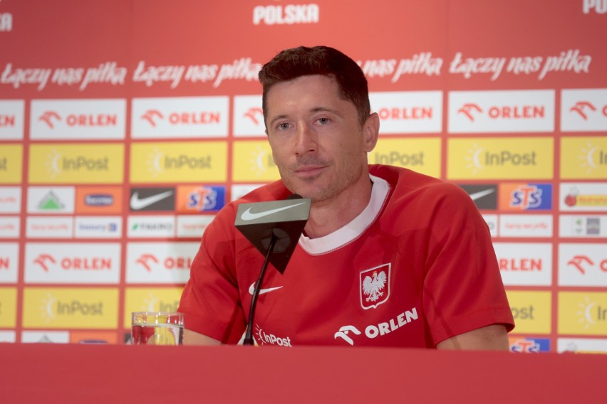 Robert Lewandowski już nie jest najwyżej wycenianym polskim piłkarzem. Zmiana po 11 latach! Napastnika wyprzedził Piotr Zieliński