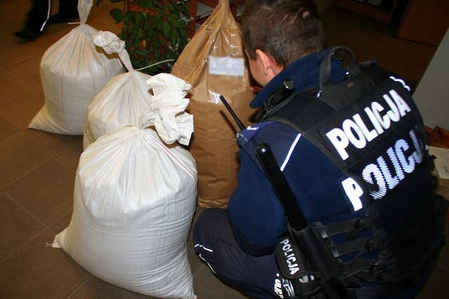 Policjanci łącznie zabezpieczyli ponad 57 kilogramów nielegalnego towaru.