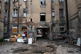 Poznań: Cud w ZKZL? W mieszkaniach komunalnych przybyło 800 łazienek? "To malowanie trawy na zielono"