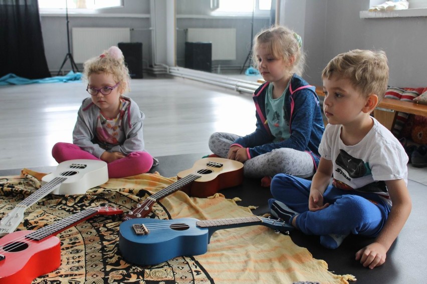 Warsztaty gry na ukulele w Chełmińskim Domu Kultury