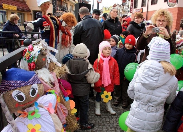 Pożegnanie zimy przez małych lęborczan. 