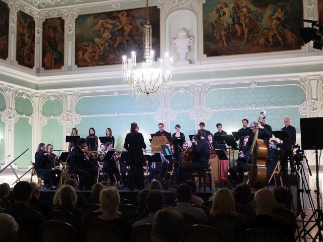 Pałac Branickich, Aula Magna. Festiwal Sztuk Dawnych - Imieniny Izabeli Branickiej 2017. Koncert oratoryjny - Nieszpory Maryjne z XVIII wieku Jana Dismasa Zelenki - rekonstrukcja muzyczna