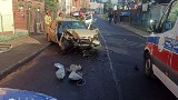 Wypadek w Piekarach Śląskich: Pijany kierowca fiata uderzył w latarnię uliczną. Mężczyzna z obrażeniami trafił do szpitala