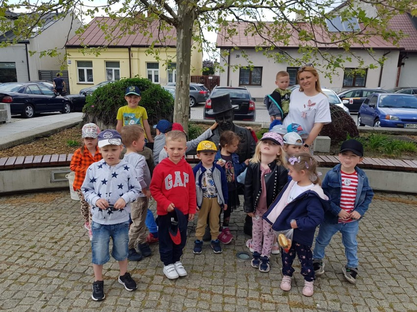 Przedszkolaki z Suchej w Białobrzegach. Było zwiedzanie i spotkania w urzędzie i centrum kultury. Zobacz zdjęcia z wycieczki 