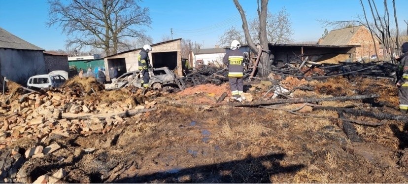 W wyniku pożaru spaleniu bądź zniszczeniu uległy: stodoła,...