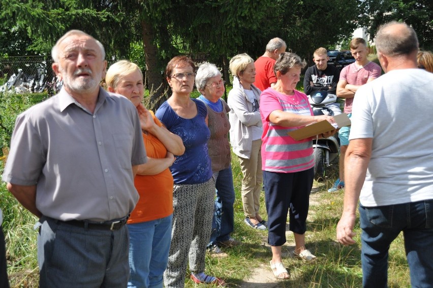 Gmina Chlewiska. Mieszkańcy Cukrówki protestują przeciw fermie norek. - Nie chcemy smrodu - mówią