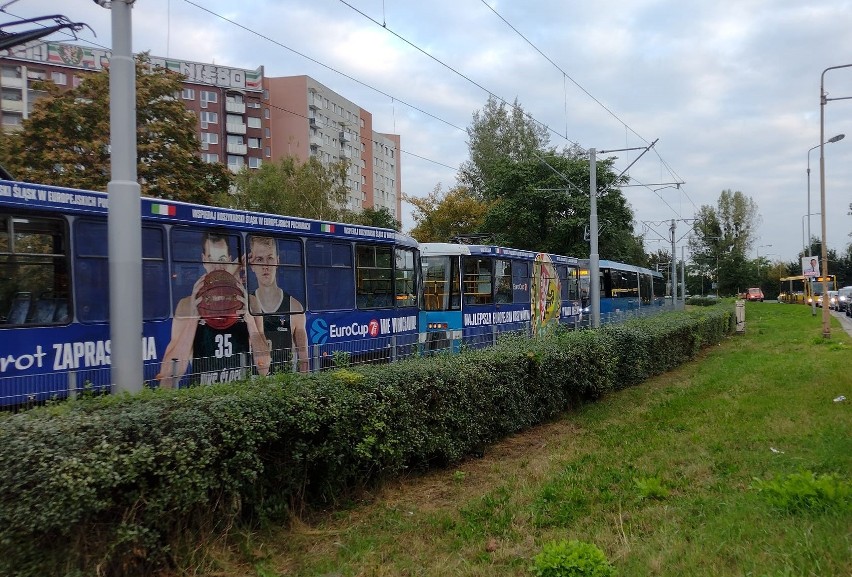 Wykolejenie dwóch tramwajów w okolicach ul. Broniewskiego i...