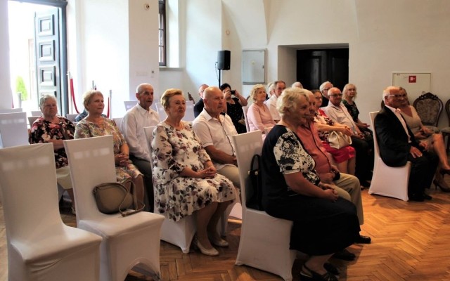 W Urzędzie Stanu Cywilnego w Szydłowcu odbyła się uroczystość uhonorowania par, które przeżyły ze sobą 50 lat w związku małżeńskim.