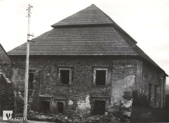 Budynek synagogi w Chęcinach, zdjęcie po 1945 roku