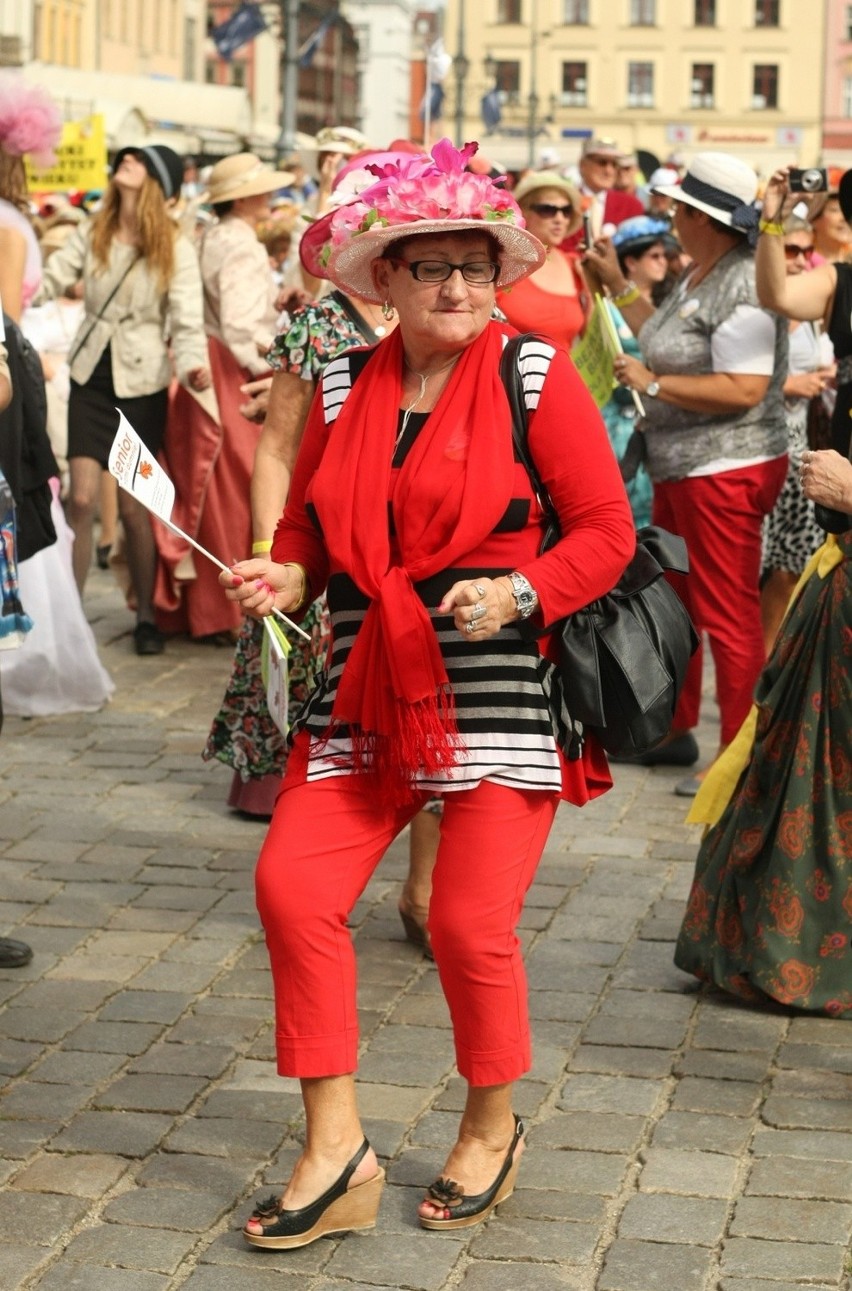 Marsz Kapeluszy we Wrocławiu. Seniorzy pobili rekord Guinessa (ZDJĘCIA, FILM)