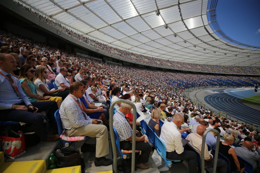 Kongres Świadków Jehowy w Chorzowie 3. DZIEŃ Rekordowa frekwencja. Ponad 30 tys. modliło się na Stadionie Śląskim