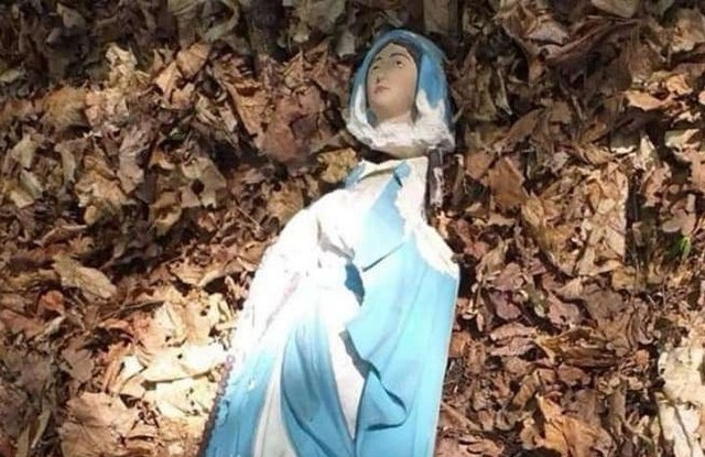 Figurka Matki Bożej Niepokalanie Poczętej w Parku Uzbornia została zniszczona początkiem maja tego roku