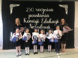 Obchody 250. rocznicy powstania Komisji Edukacji Narodowej w Szkole Podstawowej w Bilczy. Piękna uroczystość