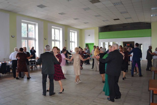 Spotkanie z okazji Dnia Białej Laski w Rypinie zakończyło się zabawą taneczną