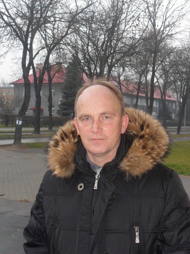 Piotr Czerwony od 1994 roku pracuje w Zakładach Azotowych w Tarnowie. To dało mu stabilizację finansową i możliwość gry w piłkę