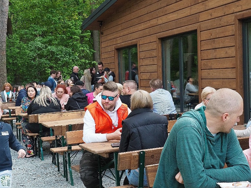 Bar Leśny na Widzewie Wschodzie w Łodzi otwarty. Tłumy na otwarciu ZDJĘCIA, FILM